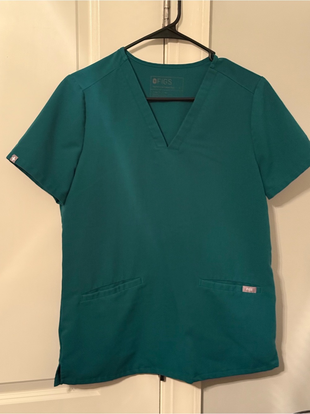 Hunter Green Casma™ - Three-Pocket Scrub Top